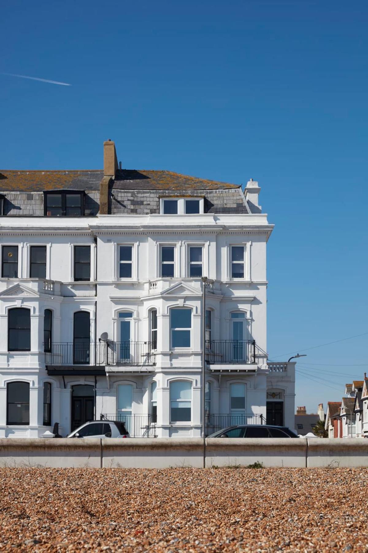Spacious Beach Front Apartment With Stunning Sea Views Deal Eksteriør billede