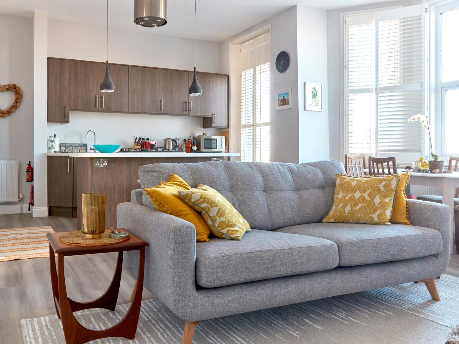 Spacious Beach Front Apartment With Stunning Sea Views Deal Eksteriør billede