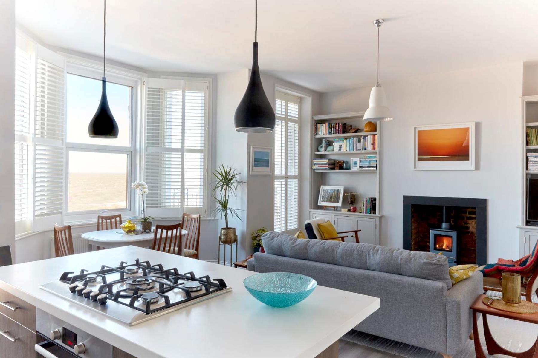 Spacious Beach Front Apartment With Stunning Sea Views Deal Eksteriør billede