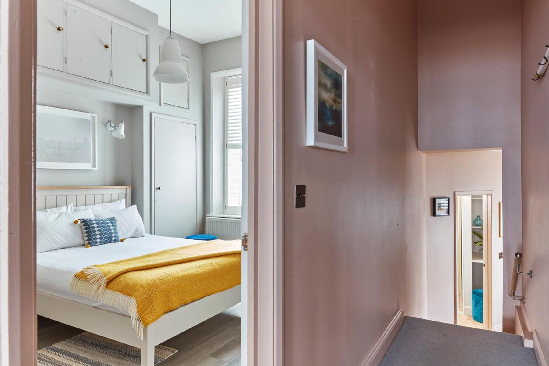 Spacious Beach Front Apartment With Stunning Sea Views Deal Eksteriør billede